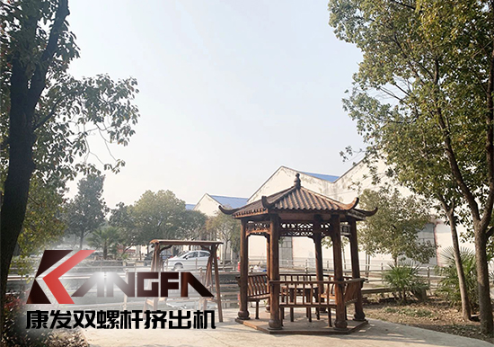 康發(fā)雙螺桿擠出機(jī)工廠“辭舊迎新”,期待公司添新裝、換新貌、進(jìn)軍新領(lǐng)域