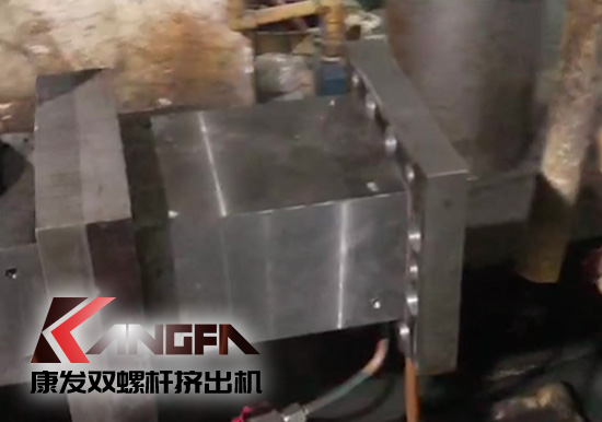 提升機(jī)筒耐磨及耐腐蝕性！康發(fā)雙螺桿擠出機(jī)設(shè)備舊機(jī)筒更換視頻