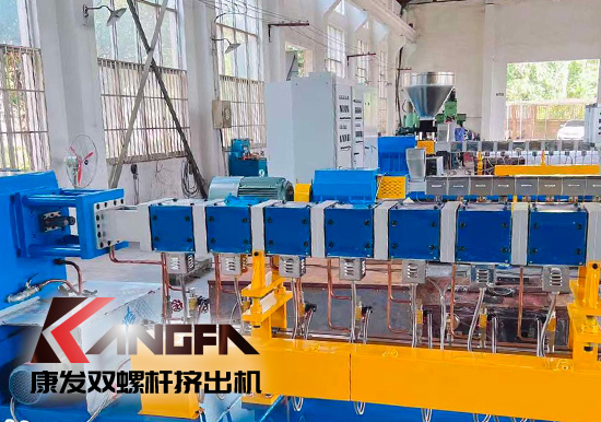 從輸送機理、工藝及配方、螺桿組合、混煉塑化能力及應(yīng)用等方面具體比較單、雙螺桿擠出機區(qū)別