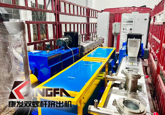 臨近年底,雙螺桿擠出機(jī)發(fā)貨忙,全力以赴為市場(chǎng)!