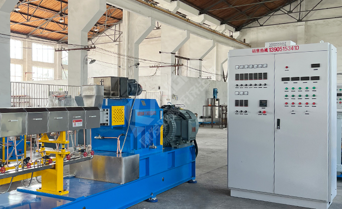 雙螺桿源頭生產(chǎn)廠家  多年專注雙螺桿擠出機、水下切粒系統(tǒng)、連續(xù)密煉擠出機生產(chǎn)制作